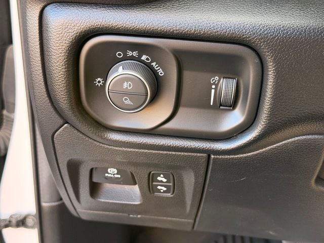 2020 RAM 1500 Big Horn Crew Cab 4x4 5'7' Box