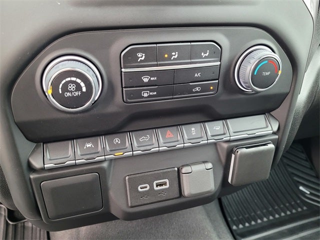 2022 Chevrolet Silverado 1500 2WD Crew Cab Short Bed Custom