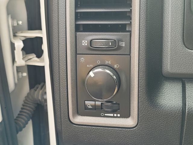 2018 RAM 2500 Tradesman Crew Cab 4x4 6'4' Box